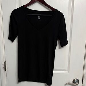 GAP Black Short Sleeve V-Neck Tee